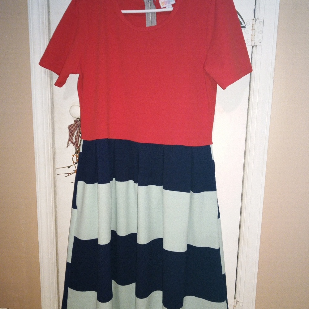 Lularoe Amelia dress size xl color is red and blue